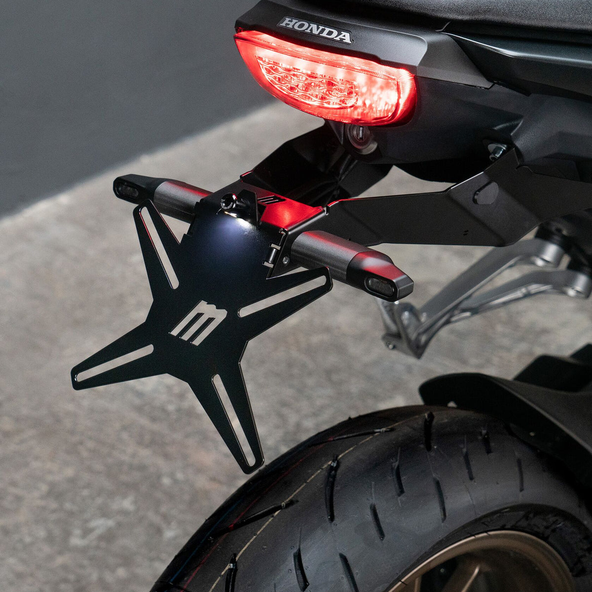 Motoism Kentekenplaathouder – Honda CB125R – foto 4