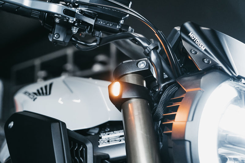 Motoism Type Three Vorkklem met Knipperlichten – Honda CB650/CB1000 – foto 3