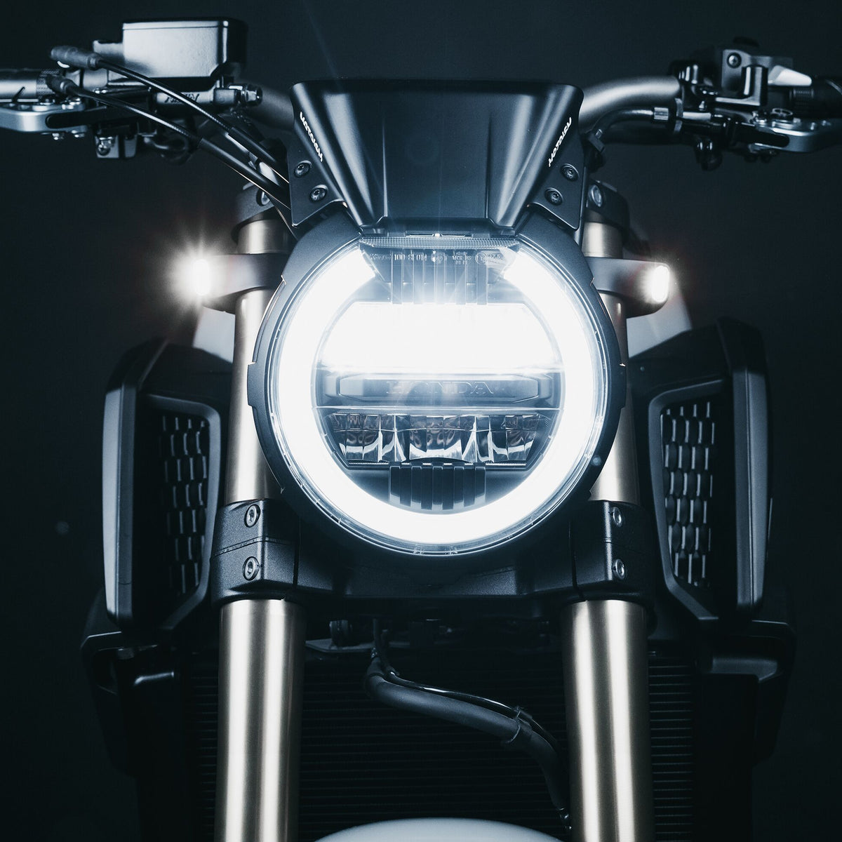 Motoism Type Three Vorkklem met Knipperlichten – Honda CB650/CB1000 – foto 5