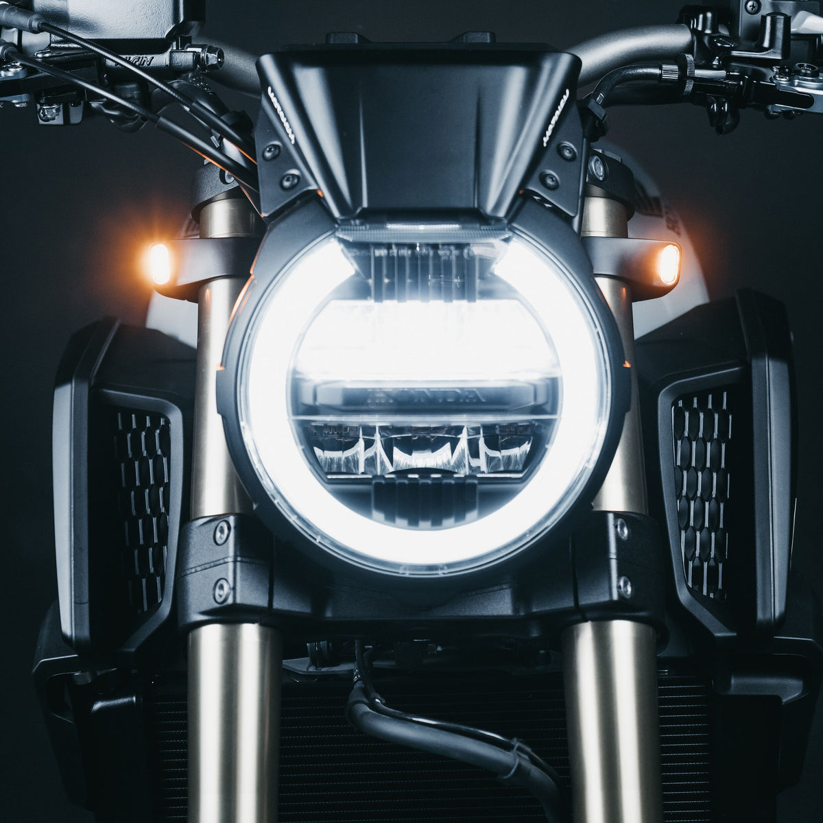 Motoism Type Three Vorkklem met Knipperlichten – Honda CB650R vanaf 2024 – foto 4