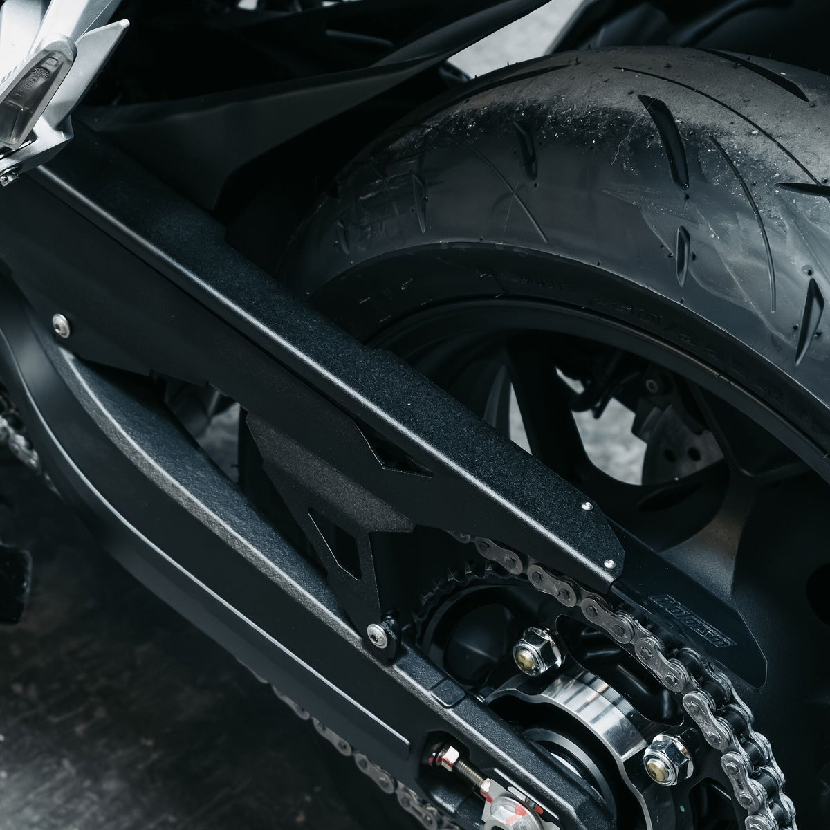 Motoism Aero Kettingbeschermer – Honda – foto 4