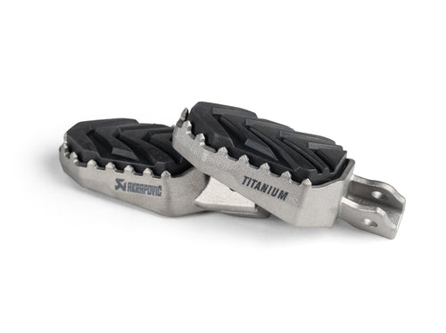 Akrapovic Adventure Fußrastensatz Titan Kawasaki KLE 500 (2026)