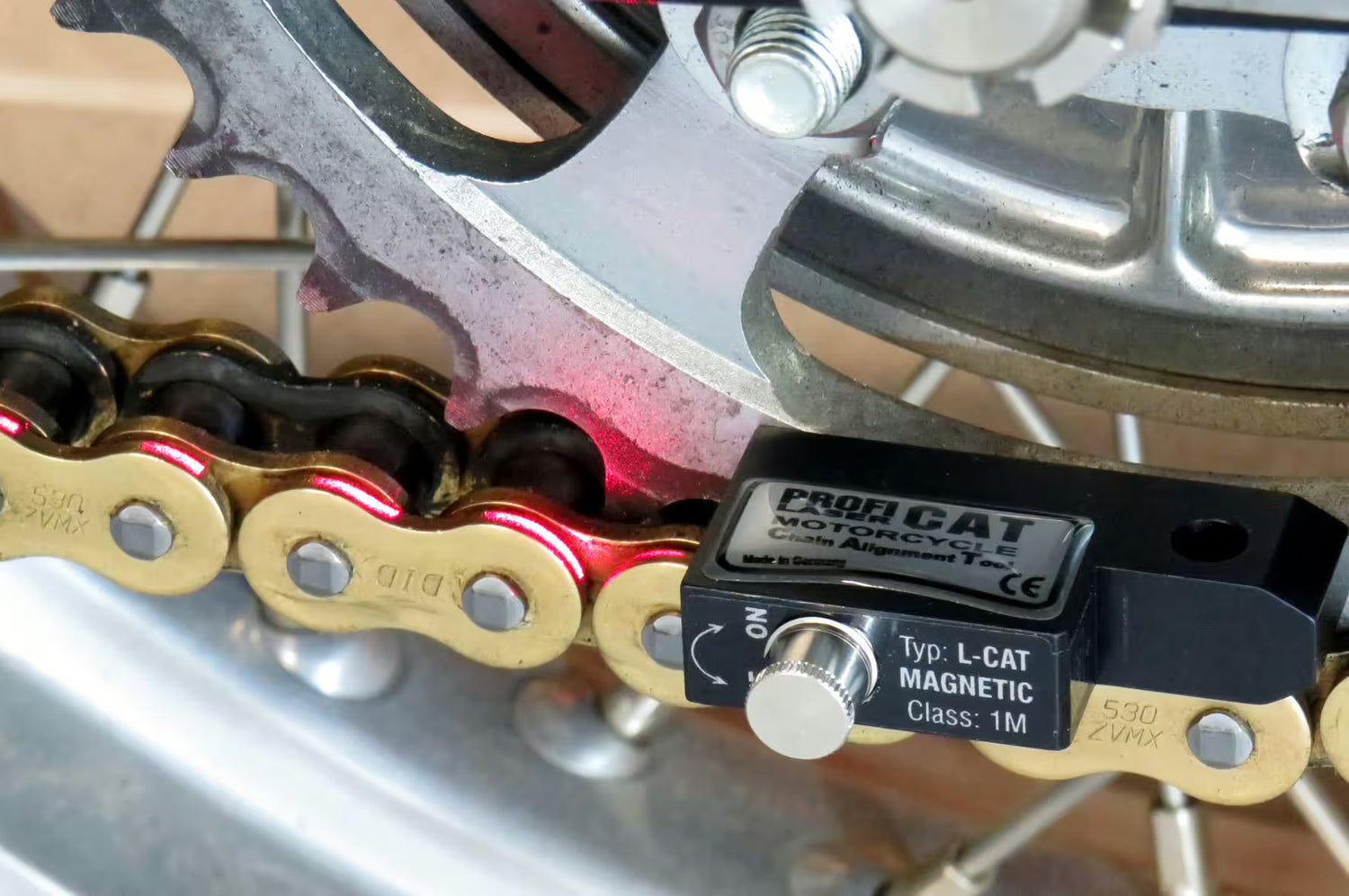 PROFI PRODUCTS kettinglijntester "Cat Laser Magnet" – Laser Levels kopen bij WheelsWork | Motoronderdelen, Gereedschap & Accessoires