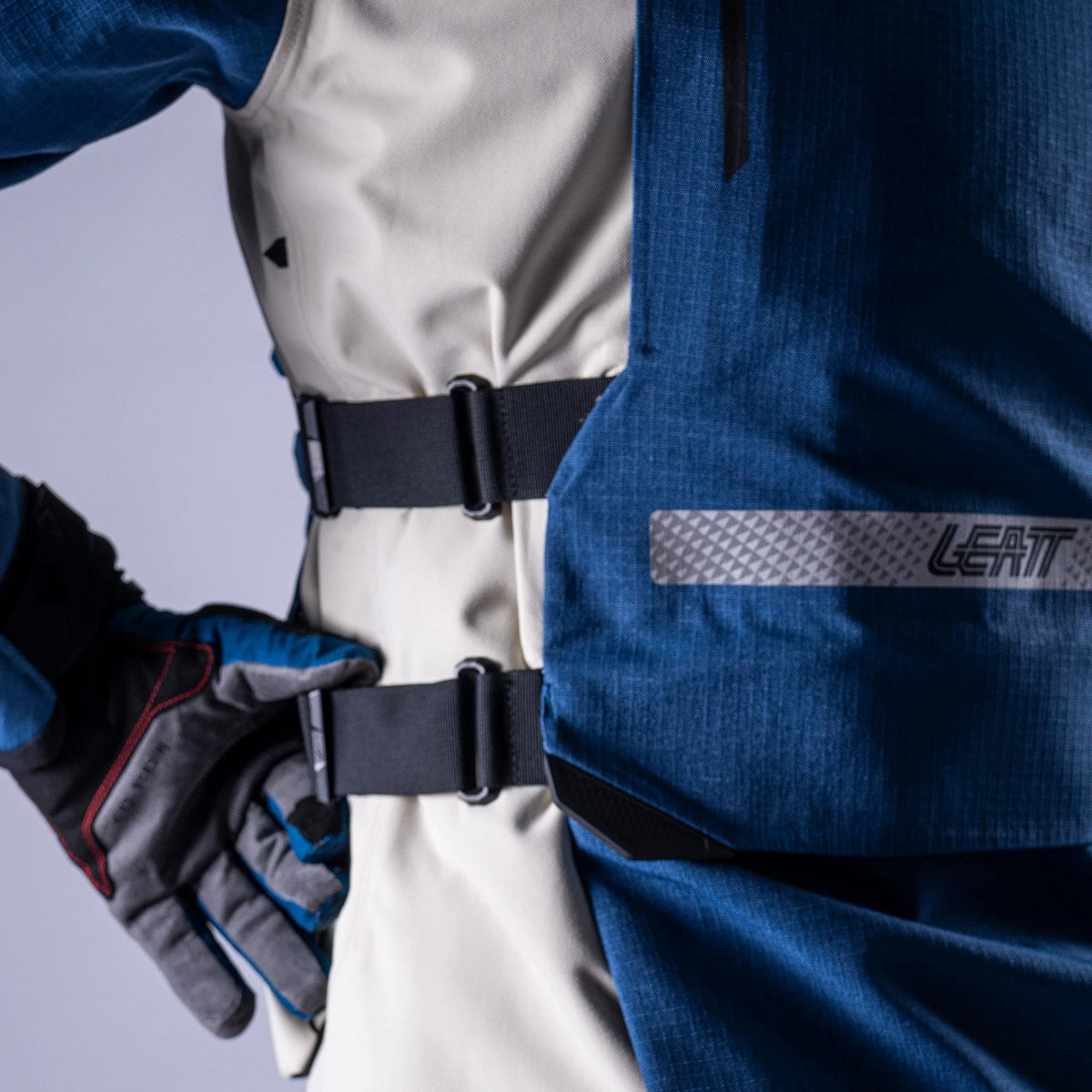Leatt ADV DriTour 5.5 Motorradjacke, wasserdicht (20.000 mm Wassersäule), AA-zertifizierte Level-2-Protektoren, Mitternachtsblau