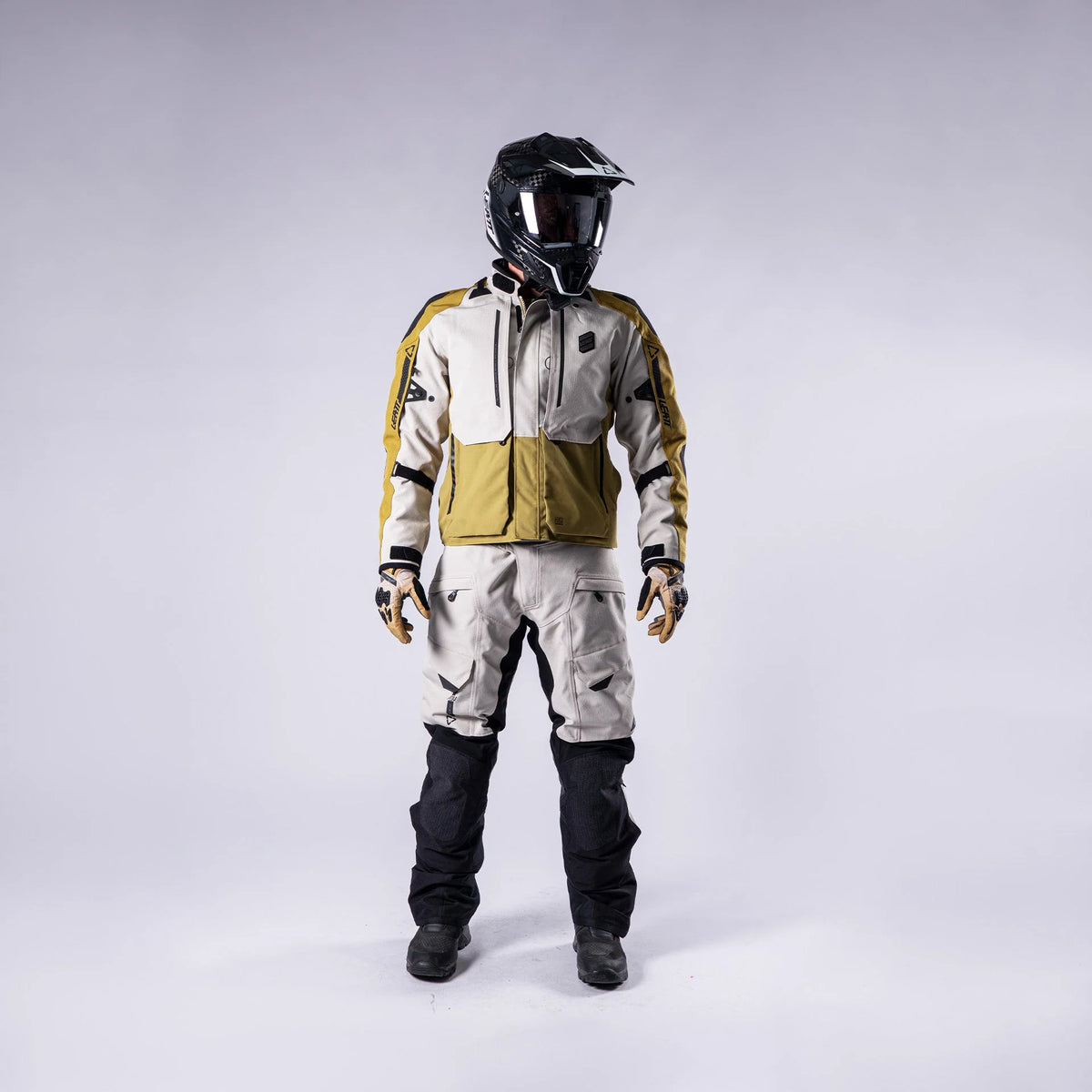 Leatt ADV DriTour 5.5 Motorradhose, wasserdicht, 20.000 mm Wassersäule, AA-Level-2-Protektoren, Sandbraun