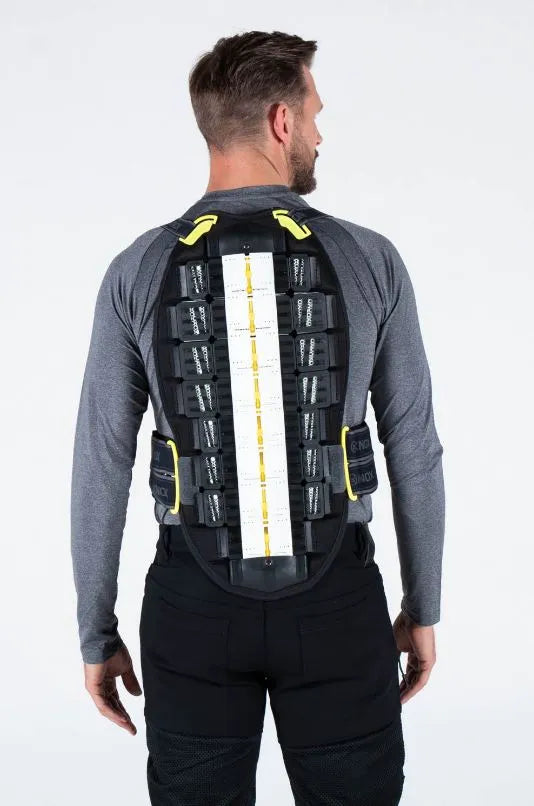 Knox Aegis Rugprotector – EN 1621-2 Niveau 2 met Harnas aanzicht 3
