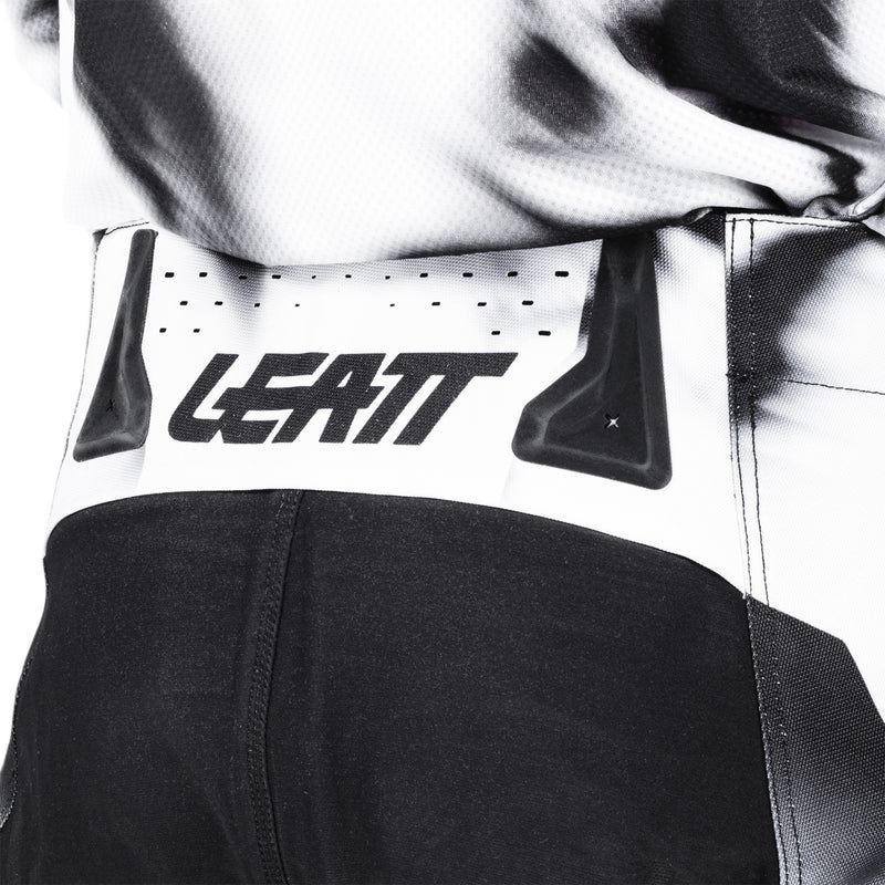 Leatt Moto 4.5 Motorradhose, Offroad-Stretch, mit Knieverstärkung, Weiß